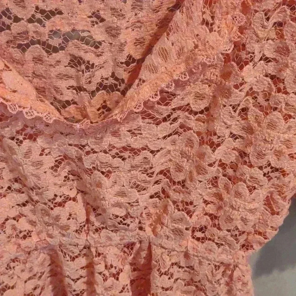 Mudd women's peach lace short sleeve crop top small - Picture 2 of 4
